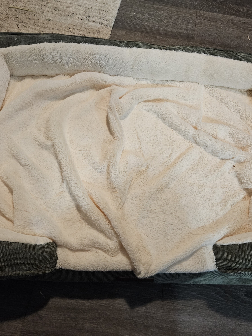 Plush Cream Sherpa Pet Bed for Dogs